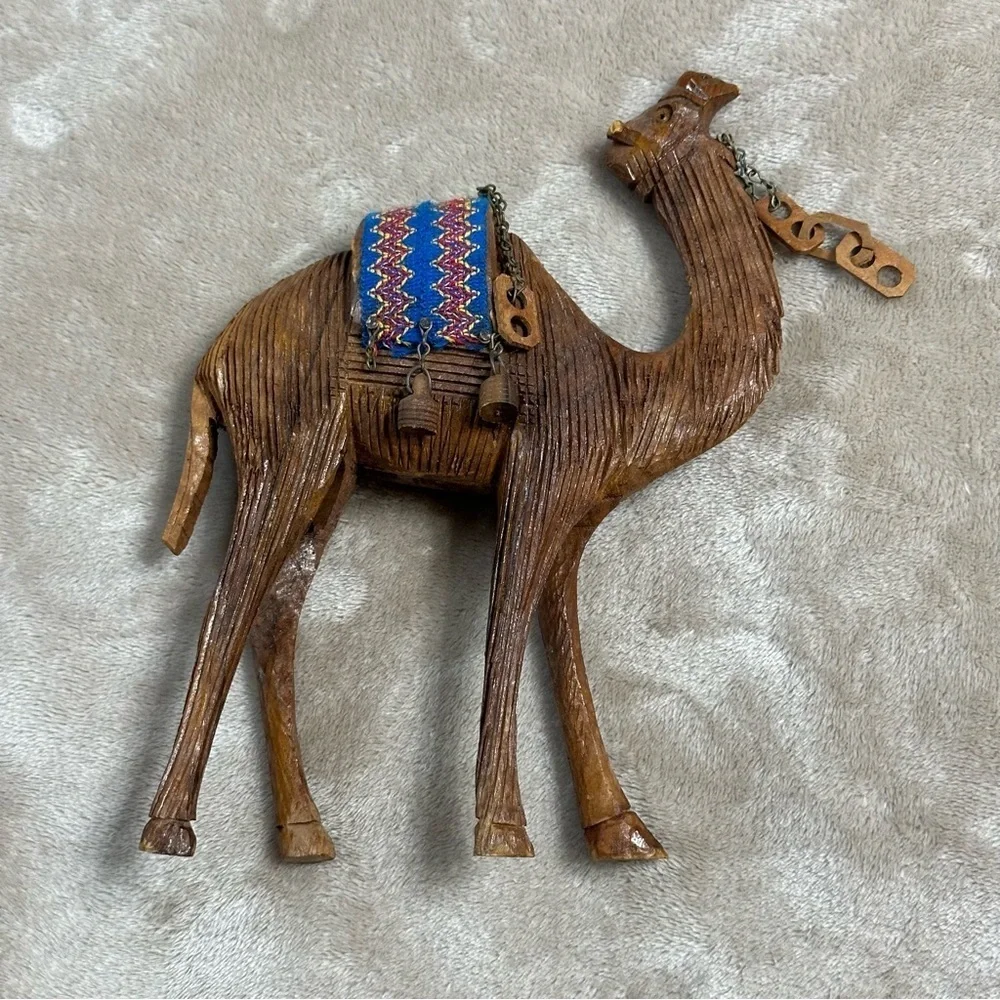 Camel Carved Blanket Chain Vintage